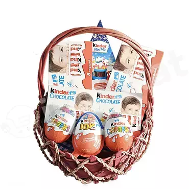 Новогодняя подарочная корзина ''kinder''  