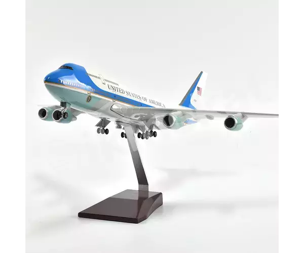 Uçaryň modeli boeing 747 "klm" 20 sm (demirli)  